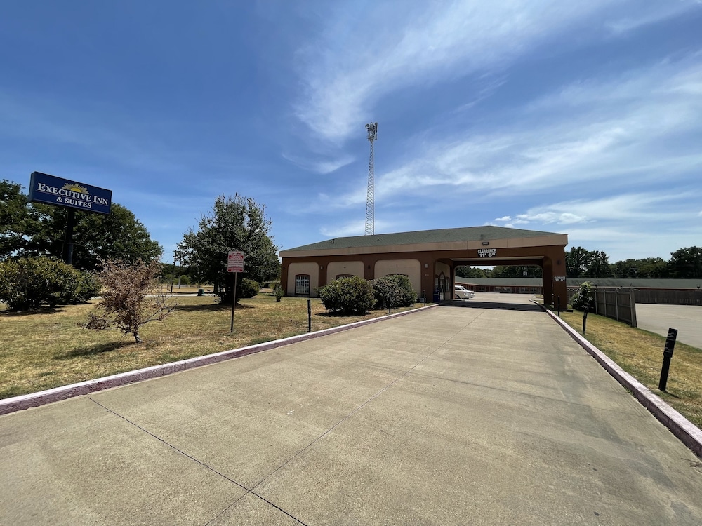 Best Western Gun Barrel City Inn 3/27