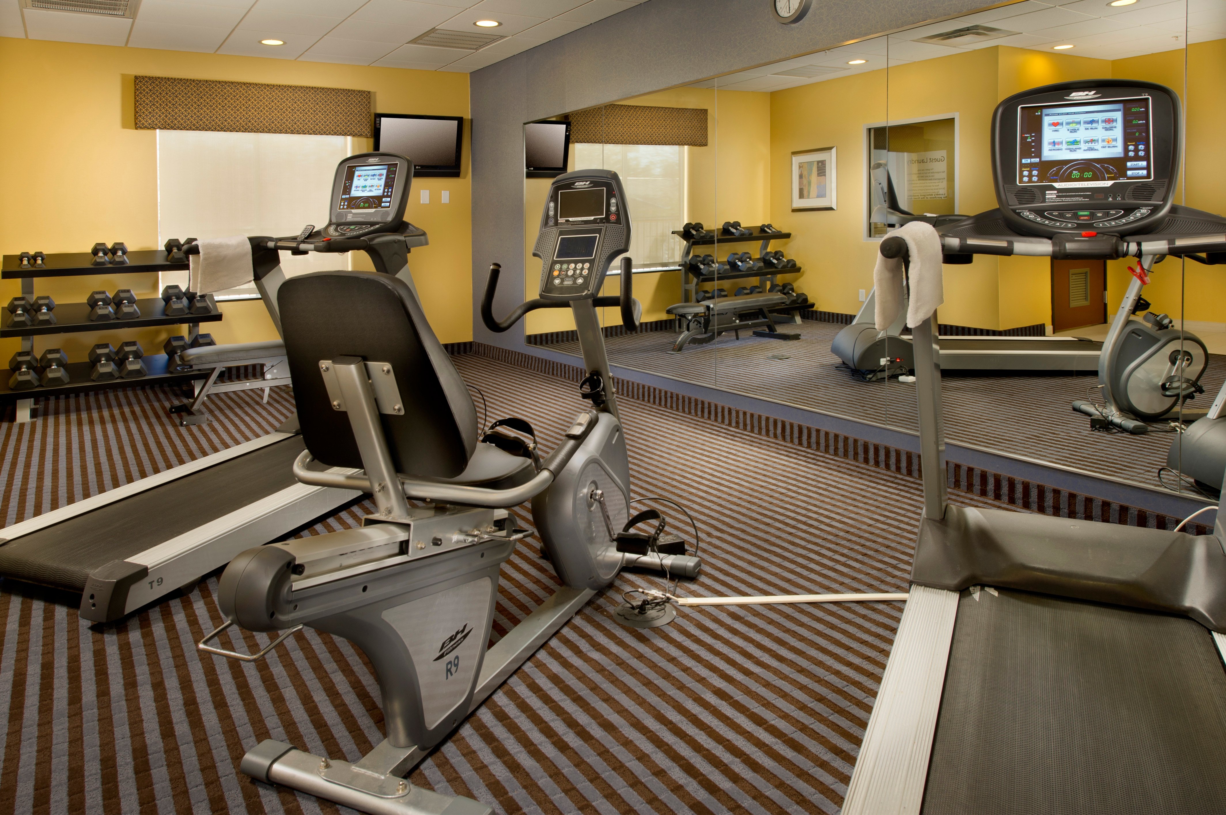 Holiday Inn Express Hotel Suites Uvalde 32/55