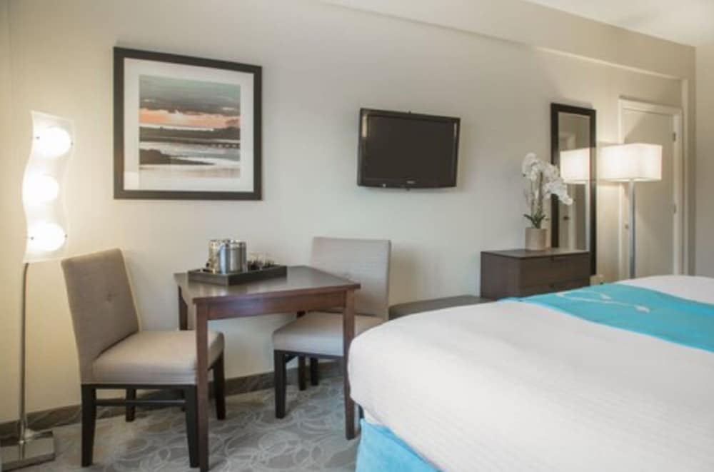 Aqua Blue Hotel & Conference Center 16/61