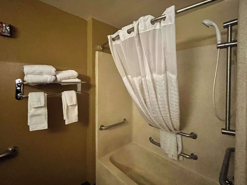 Standard, Queen Bed, Studio6 Memphis, TN – East Memphis 5/7