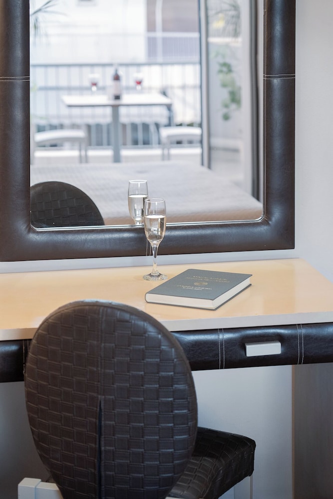 Piraeus City Hotel 48/63