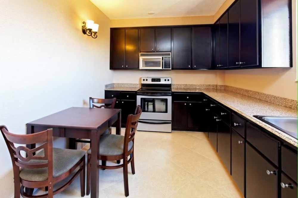 Holiday Inn Express & Suites Crestview South I-10 51/69