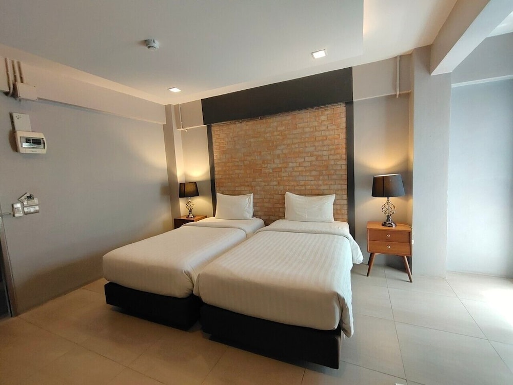 Qoo Hotel 24/64