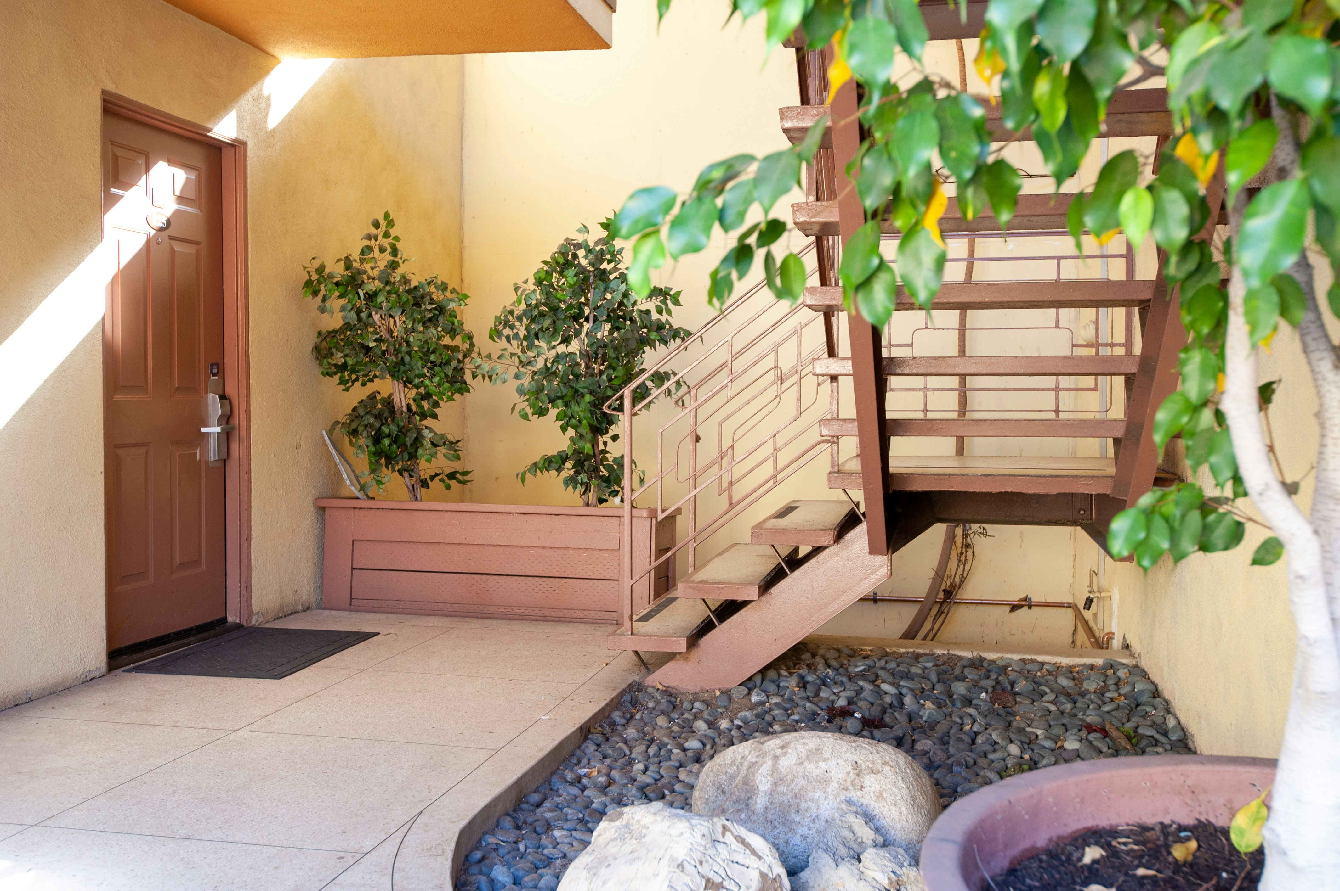 Studio City Court Yard Hotel 48/64