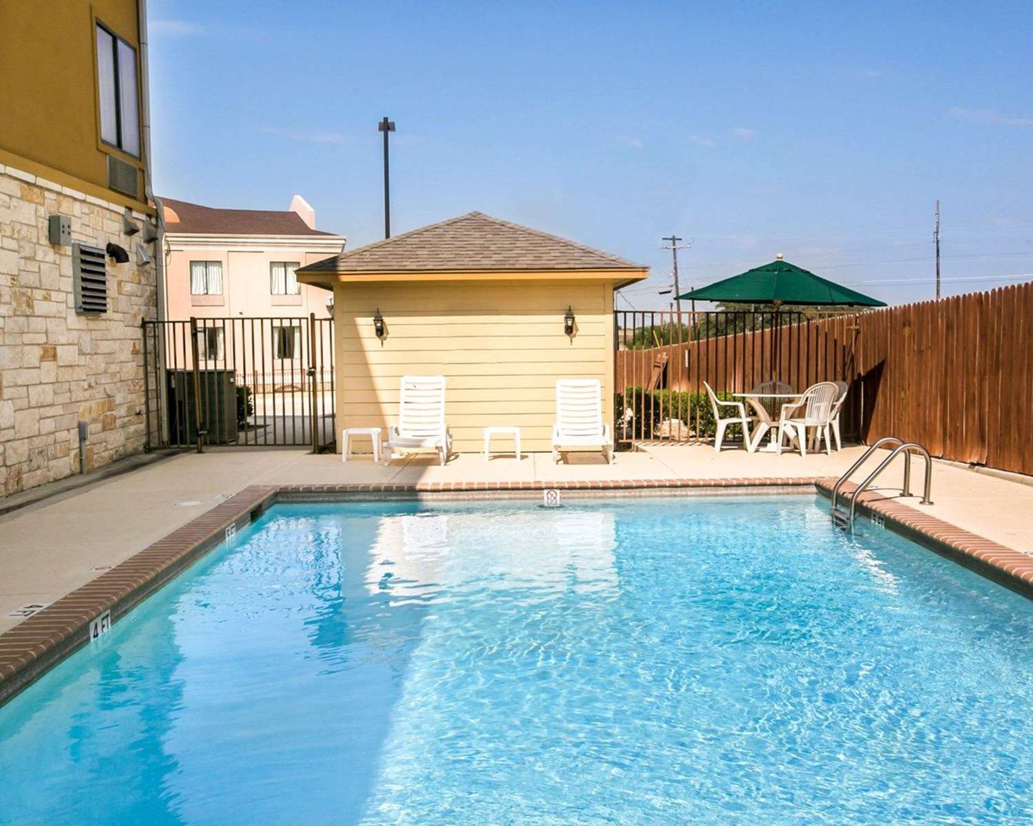 Sleep Inn & Suites Gonzales near Palmetto State Park 27/50