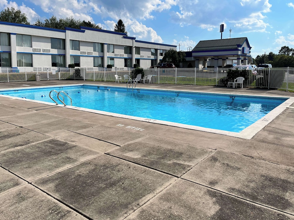 Motel6 Clarion, PA 50/50
