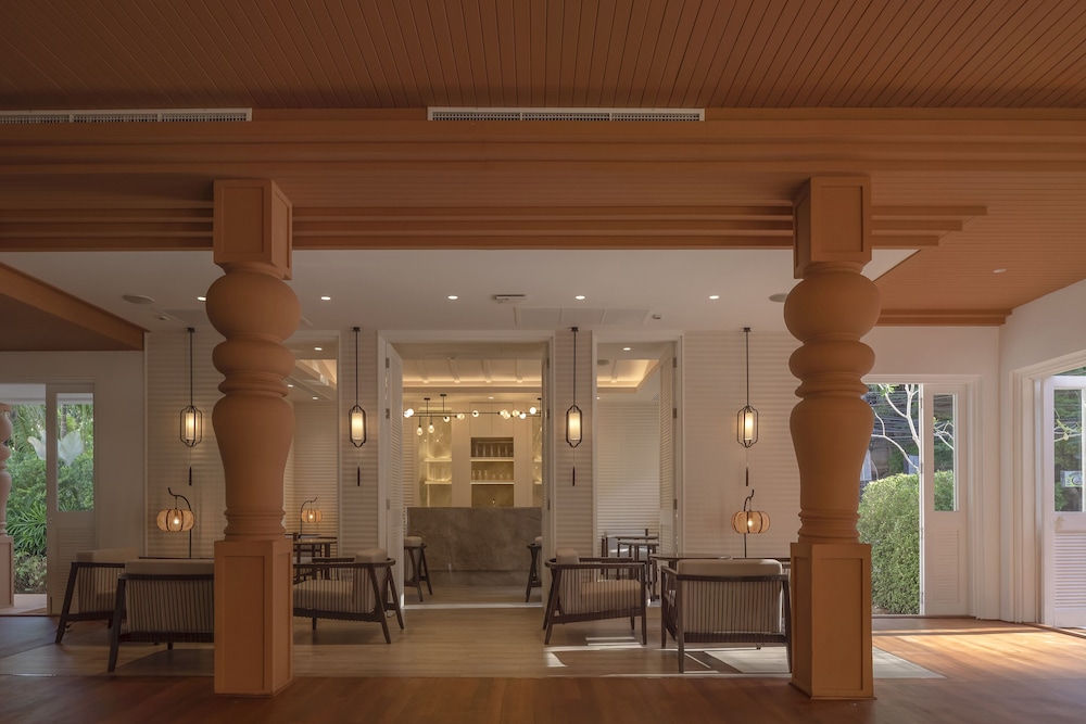 Royal Embassy Resort 42/65