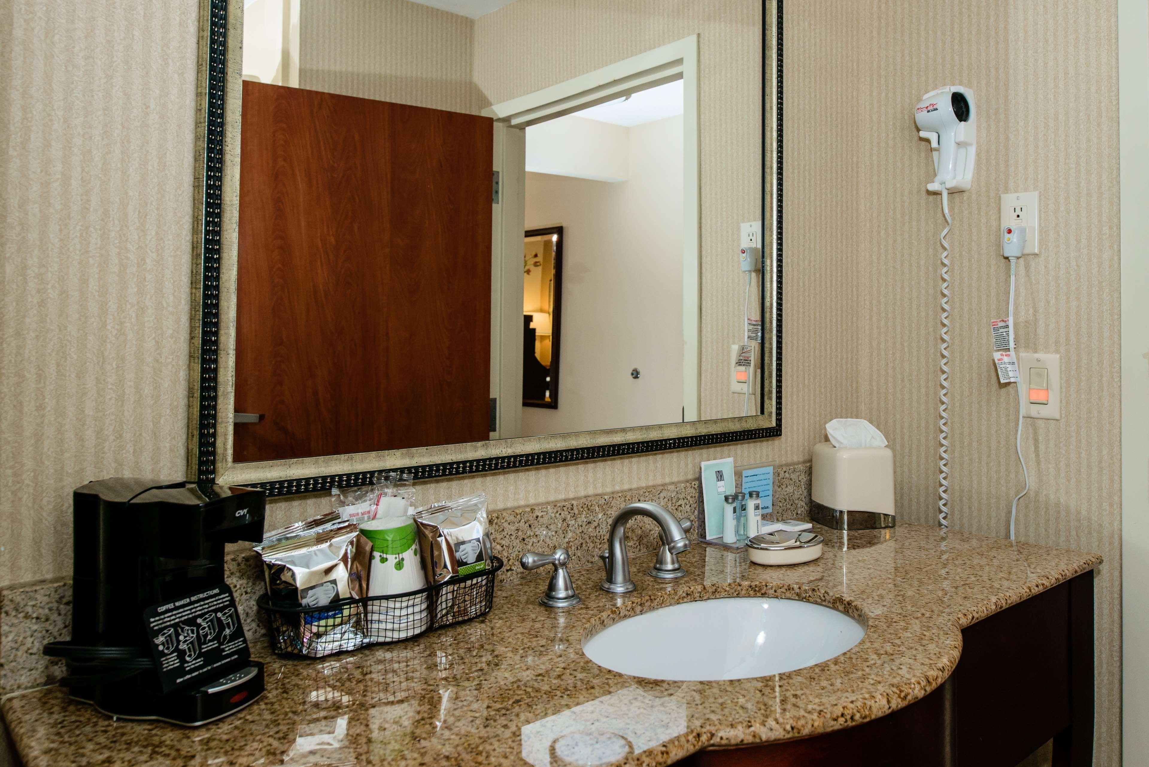 Studio, King Bed, Hampton Inn Victoria 7/8