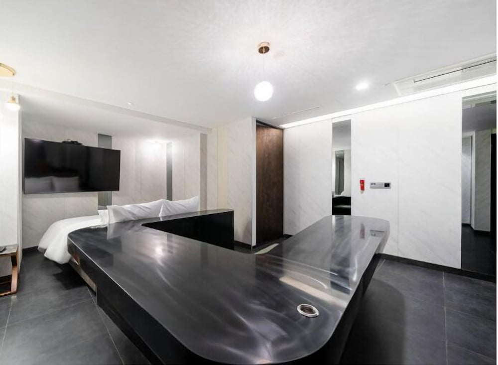 Adlige Hotel 45/54