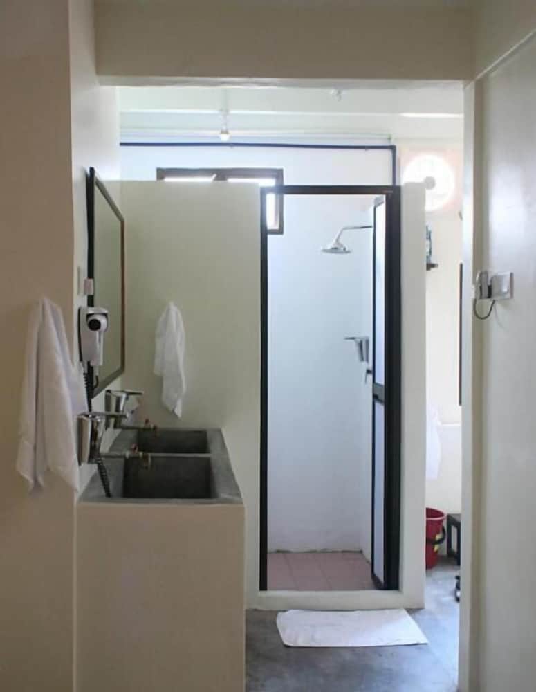 Red Inn Court 50/50
