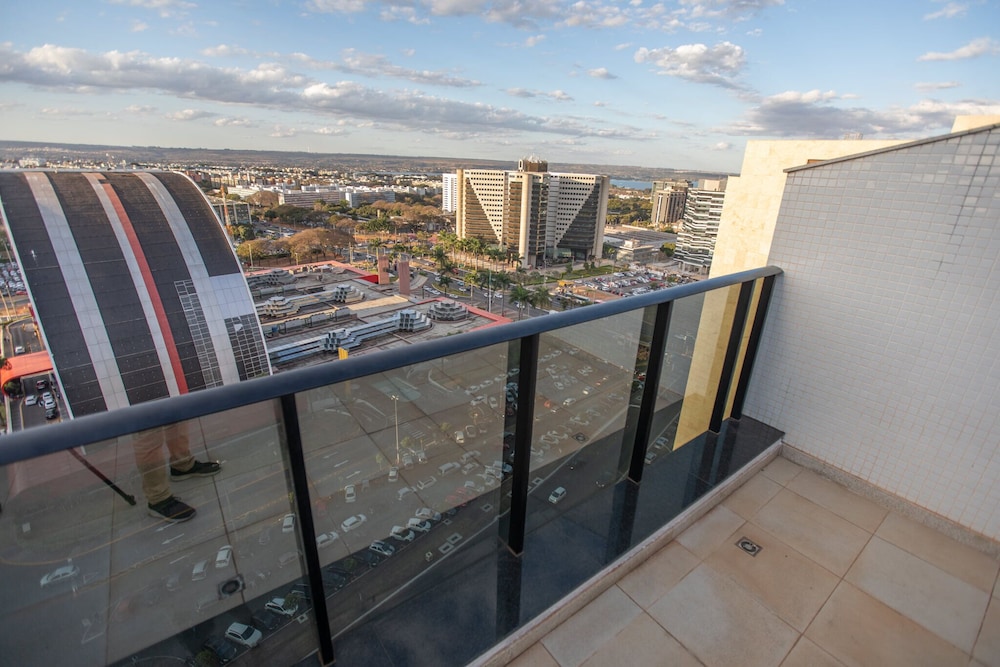 Athos Bulcao Hplus Executive 5/69