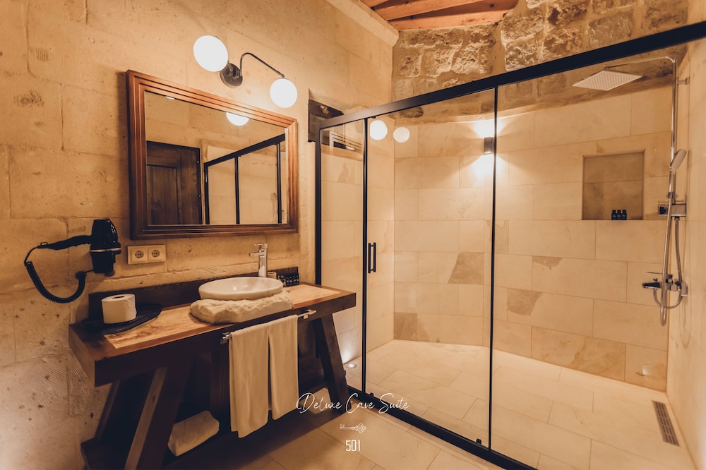 Nino Cave Suites 23/50