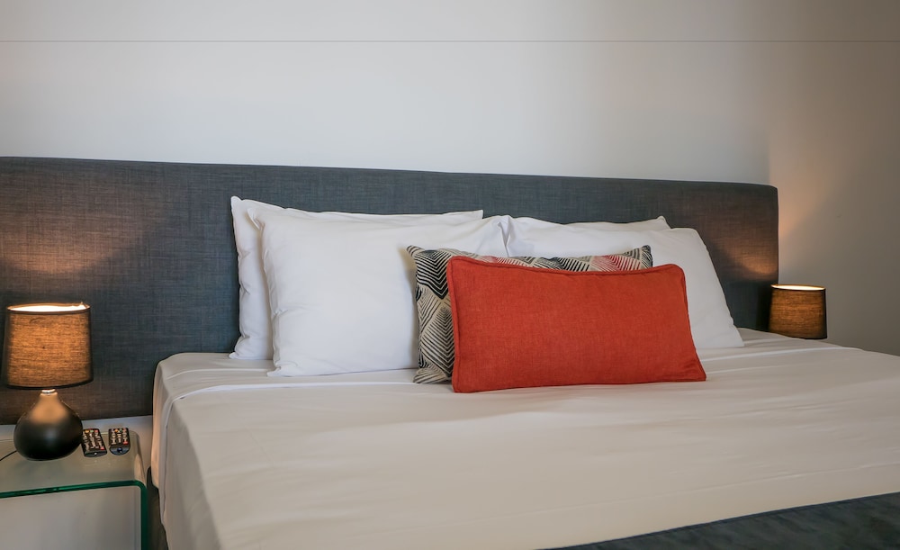 Broadbeach Savannah Hotel And Resort 28/80