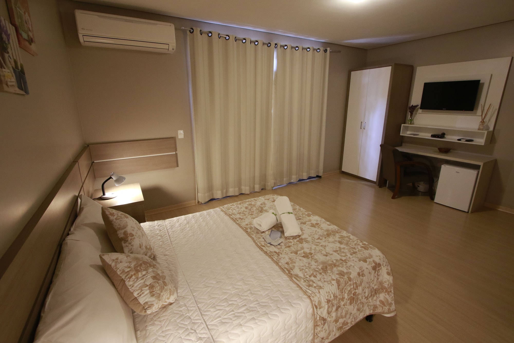 DELUXE, DOUBLE BED