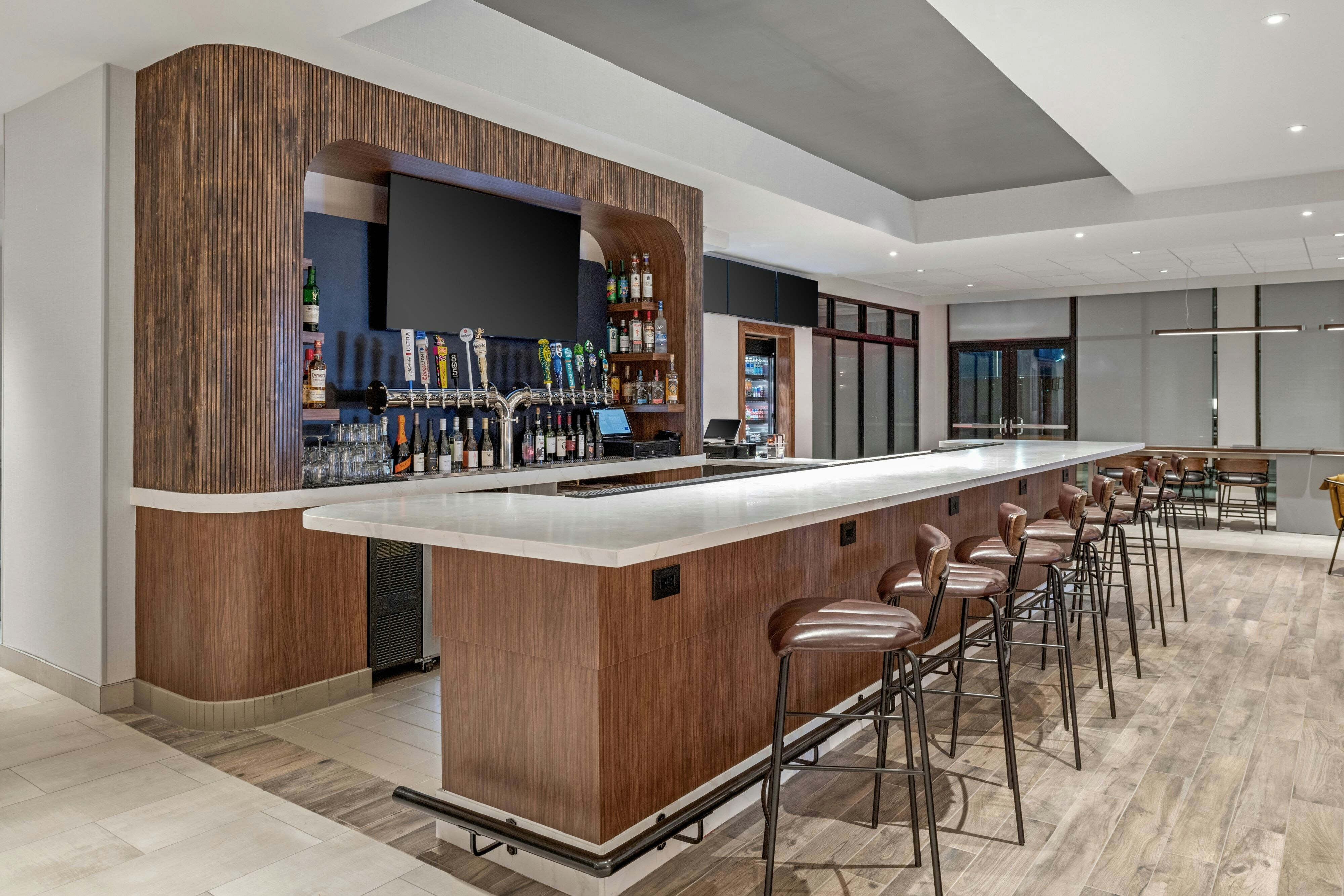 Courtyard By Marriott Woodland 18/19