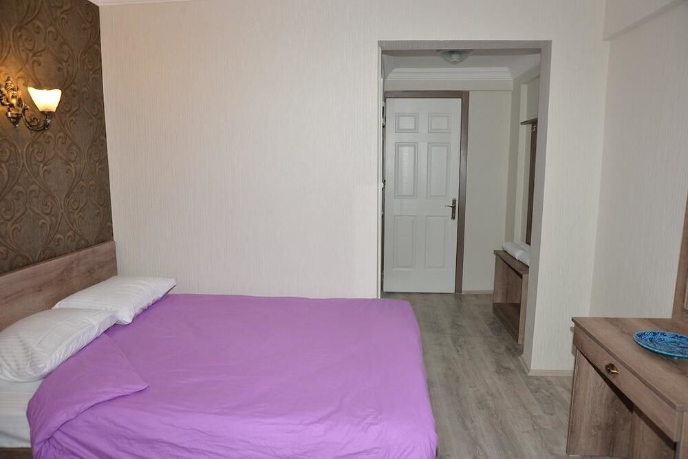 1 BEDROOM, STANDARD, SINGLE
