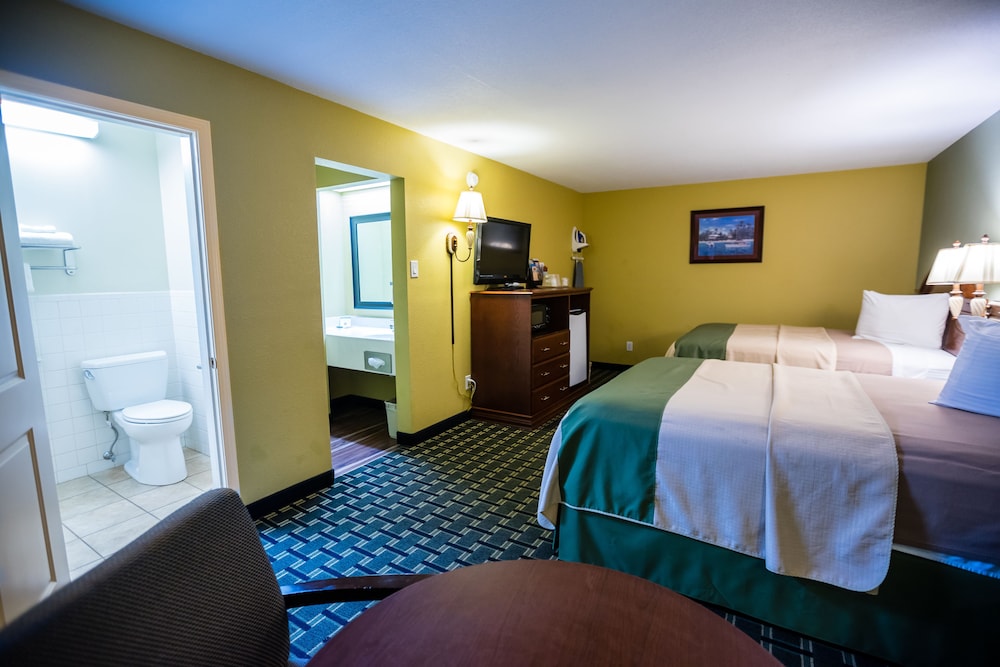 Relax Inn &amp; Suites 21/82