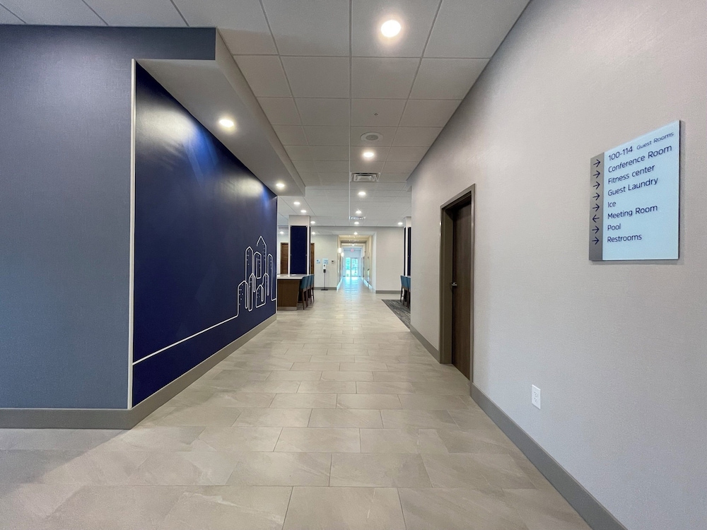 Holiday Inn Express & Suites Ft. Smith Airport, an IHG Hotel 66/75