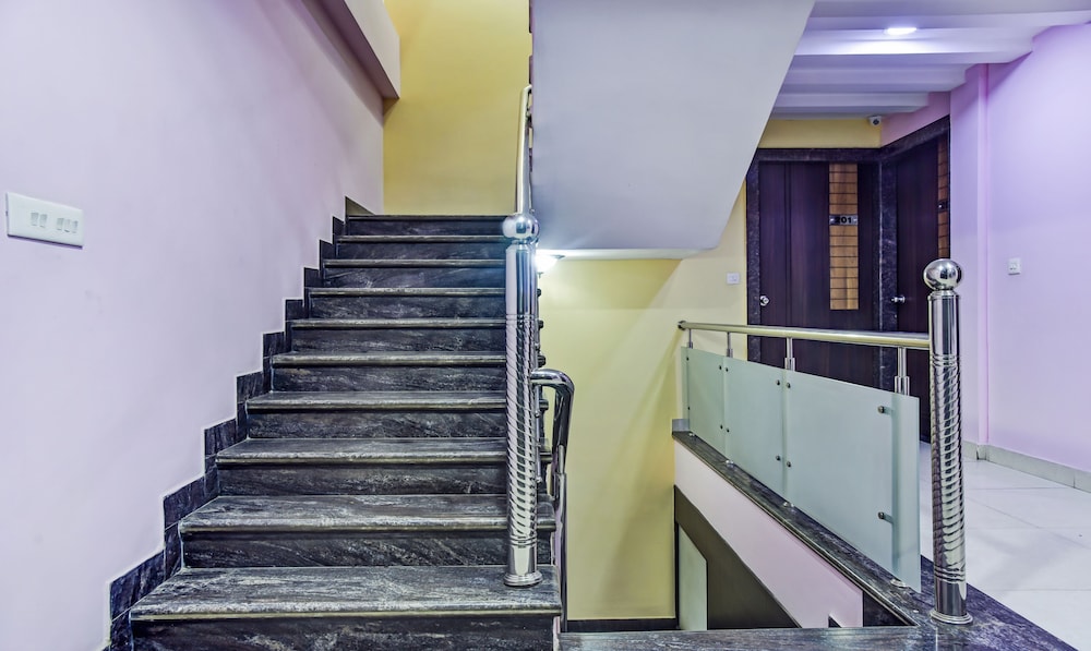 Oyo Rooms Sargam Cinemas 46/50