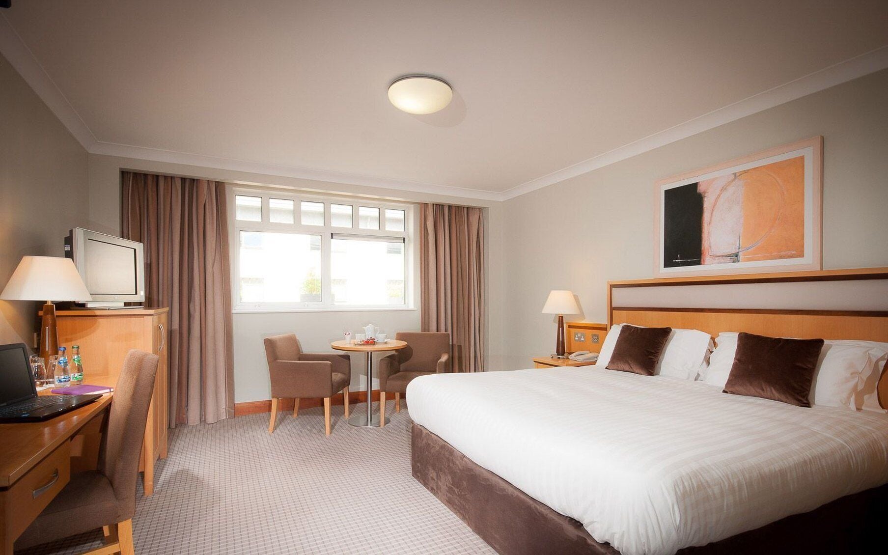 ROOM, DOUBLE BED