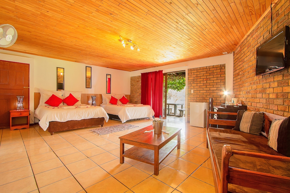 4 Rooms, Family, Queen and Twin Beds 6/10
