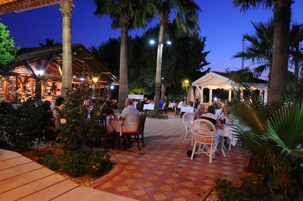 Sea Breeze Hotel And Apartments 37/50