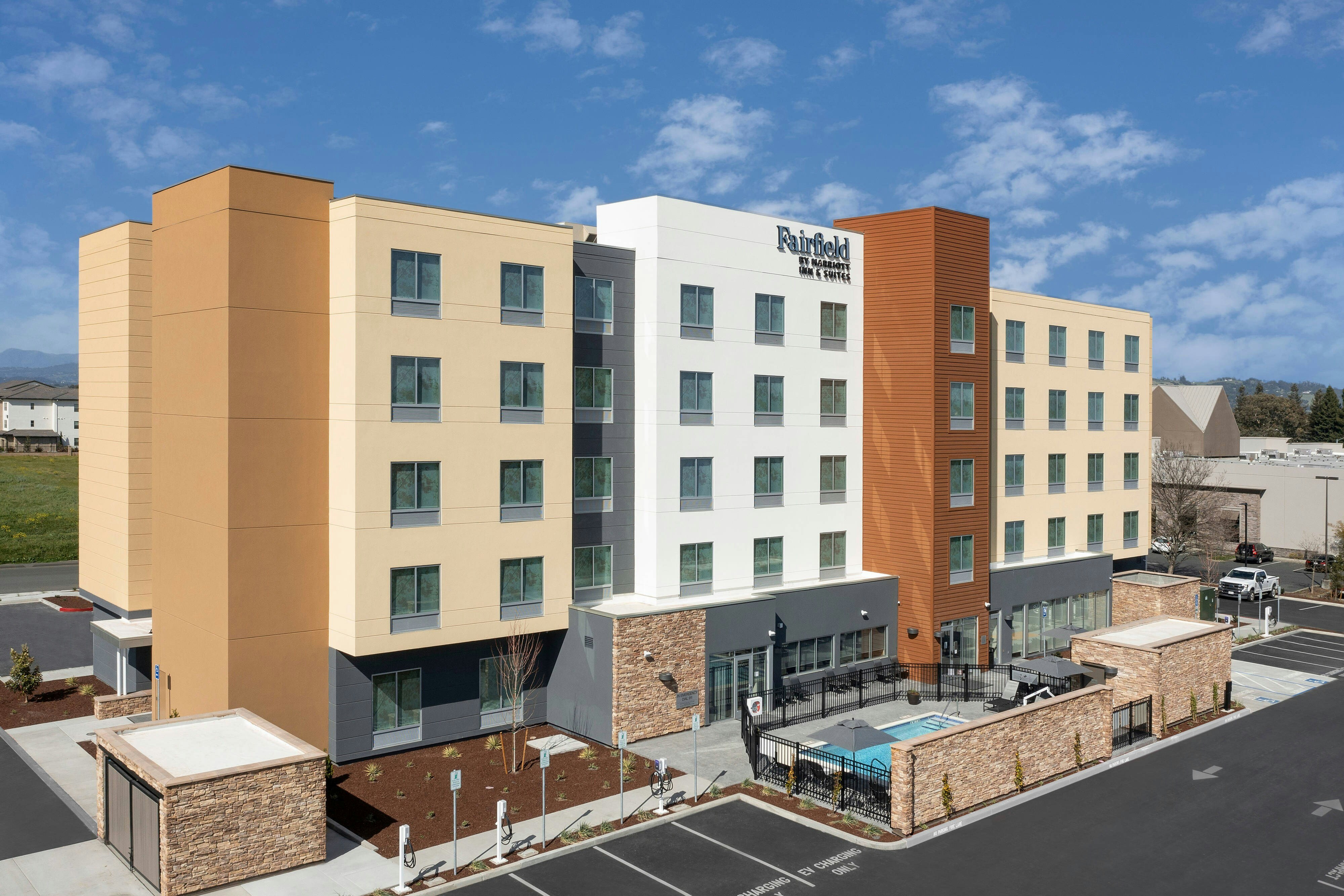 Fairfield Inn & Suites by Marriott Santa Rosa Rohnert Park 3/19