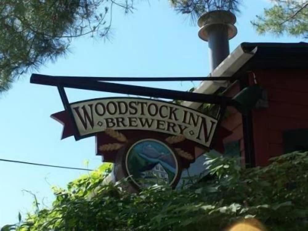 WoodStock Inn 6/43