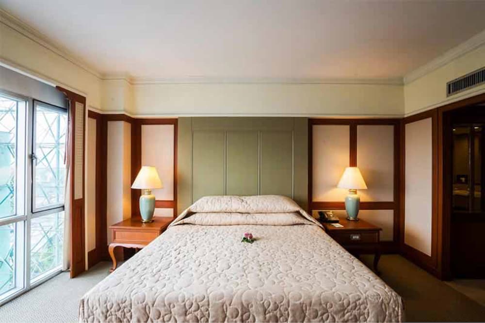 Bangkok Palace Hotel 17/75