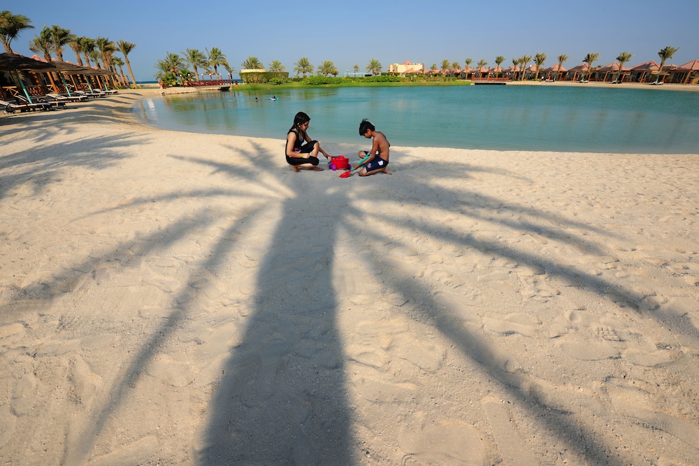Al Bander Hotel & Resort 40/50