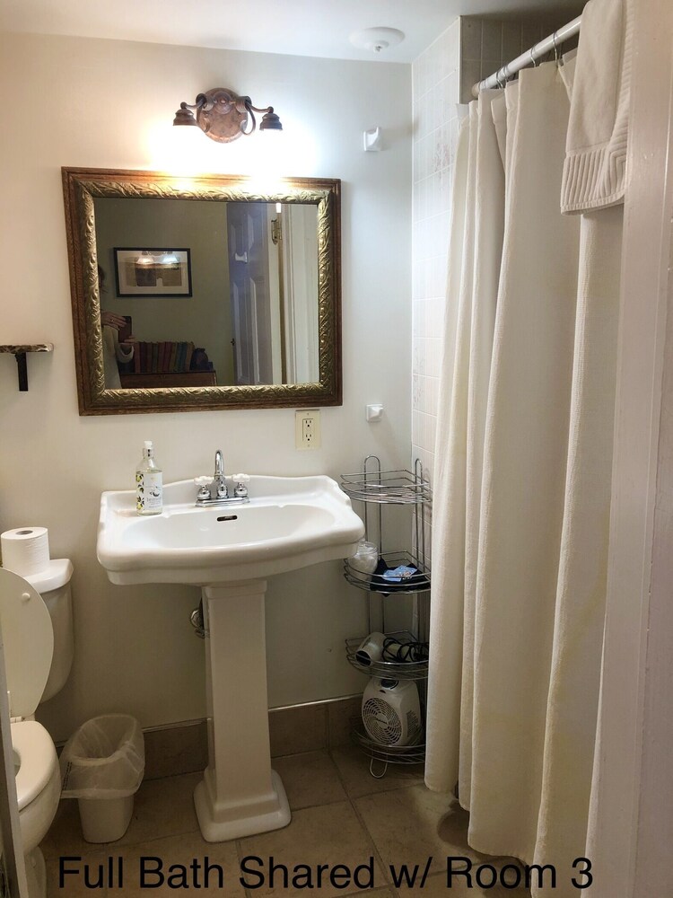 Rogues Harbor Inn 47/50
