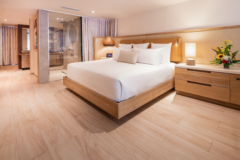 Master, Suite, 2 Queen Beds, Tropical Garden View