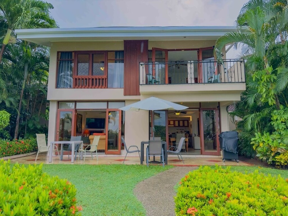 Bahia Pez Vela Resort 4/50