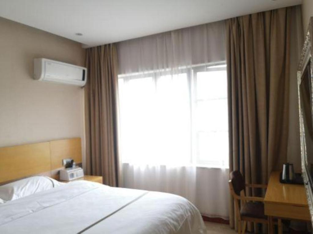 GreenTree Inn Express Shanghai Baoshan District Youyi Road Metro Station 19/46