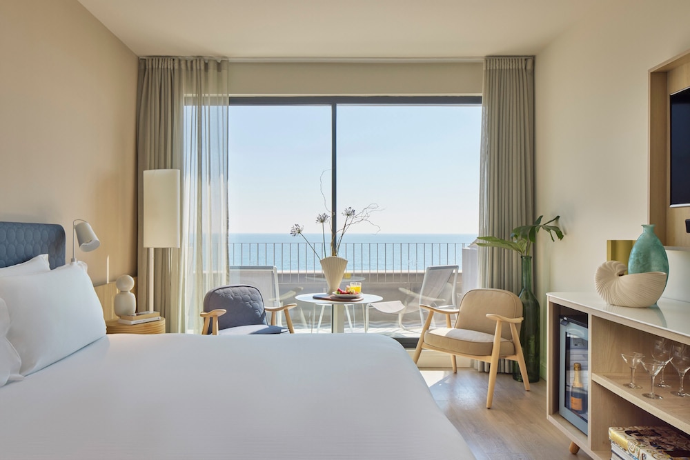 ME, SUPERIOR, SEA VIEW, BATHTUB