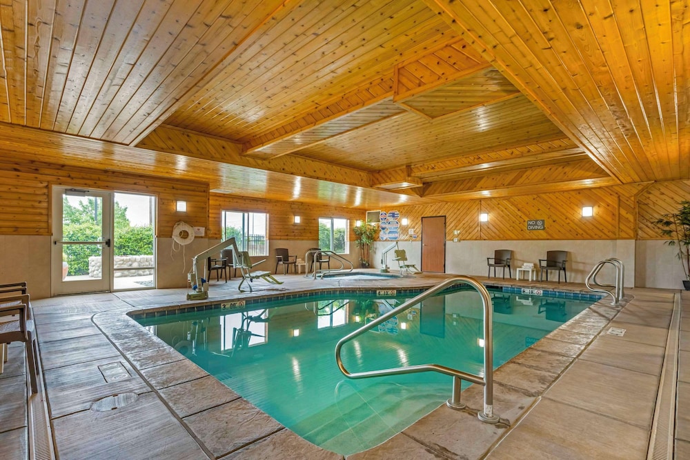 Comfort Suites Redding - Shasta Lake 25/52
