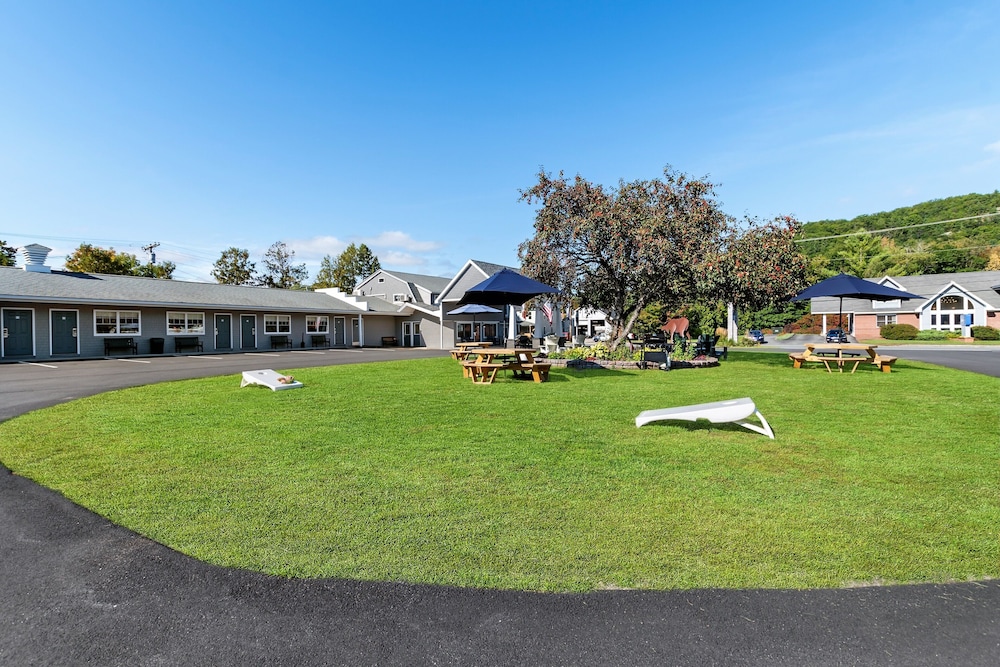 Top Notch Inn 63/69