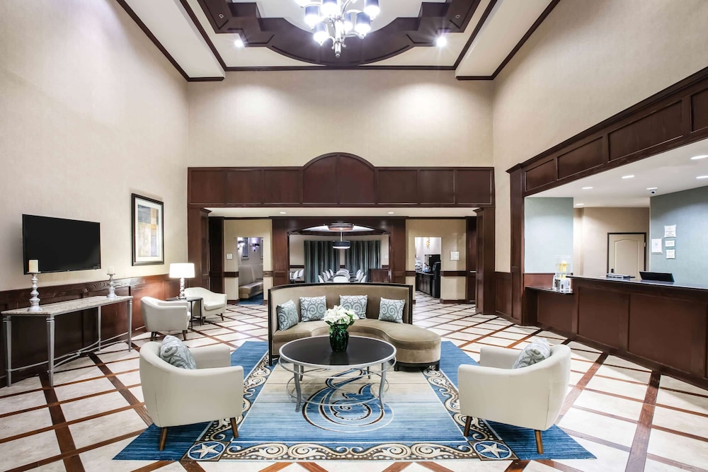 La Quinta Inn and Suites by Wyndham DFW Airport West - Euless 43/65