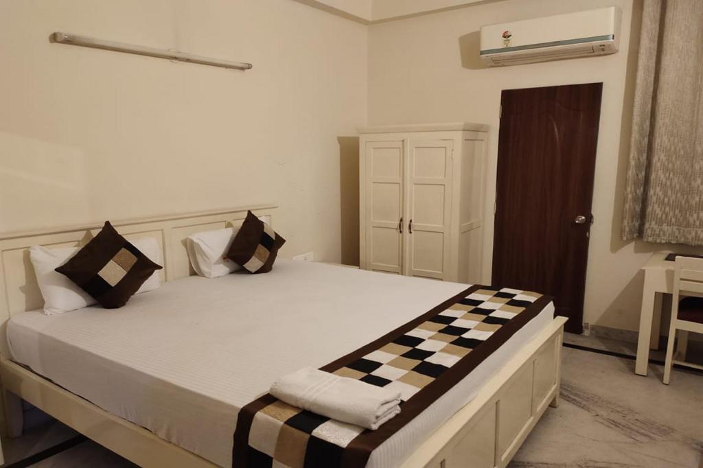 Fabhotel Dior Pink City