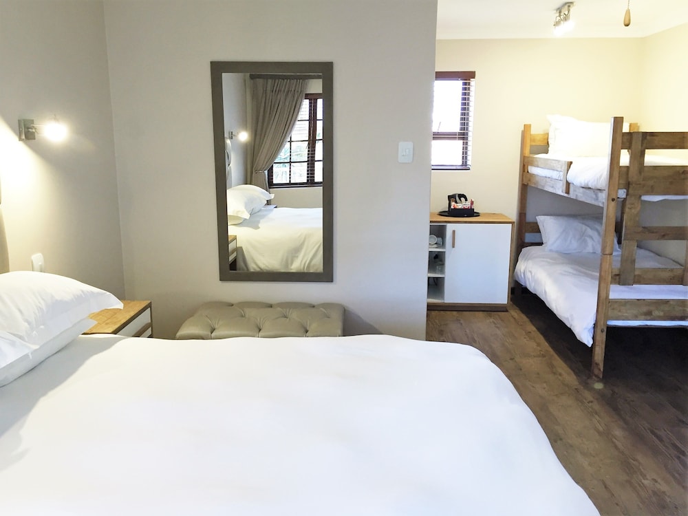 Loerie Guest Lodge 8/25