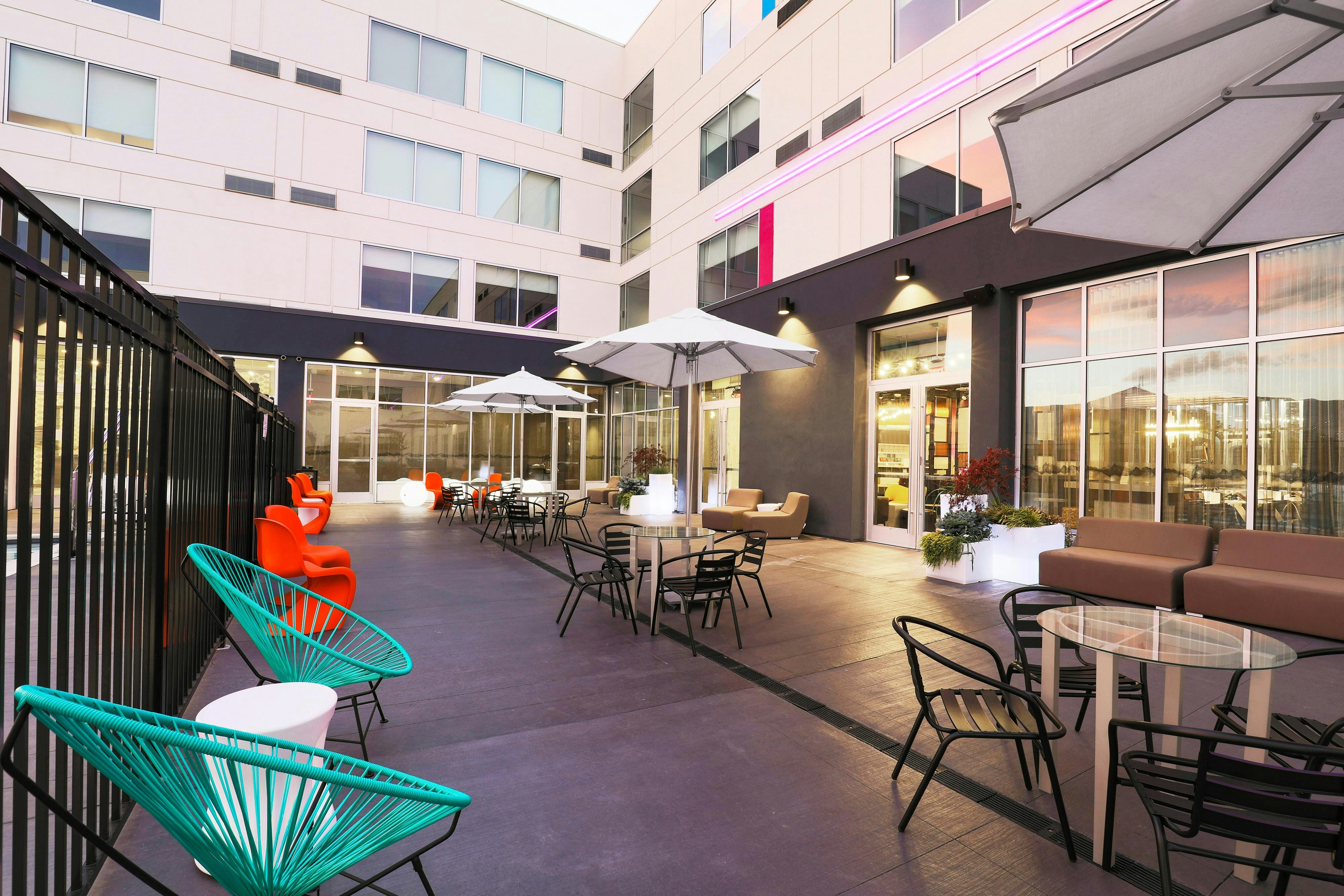 Aloft Reno Tahoe International Airport 27/43