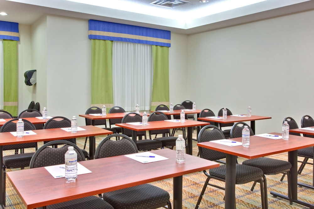 Holiday Inn Express Hotel Suites Edmonton South 47/50