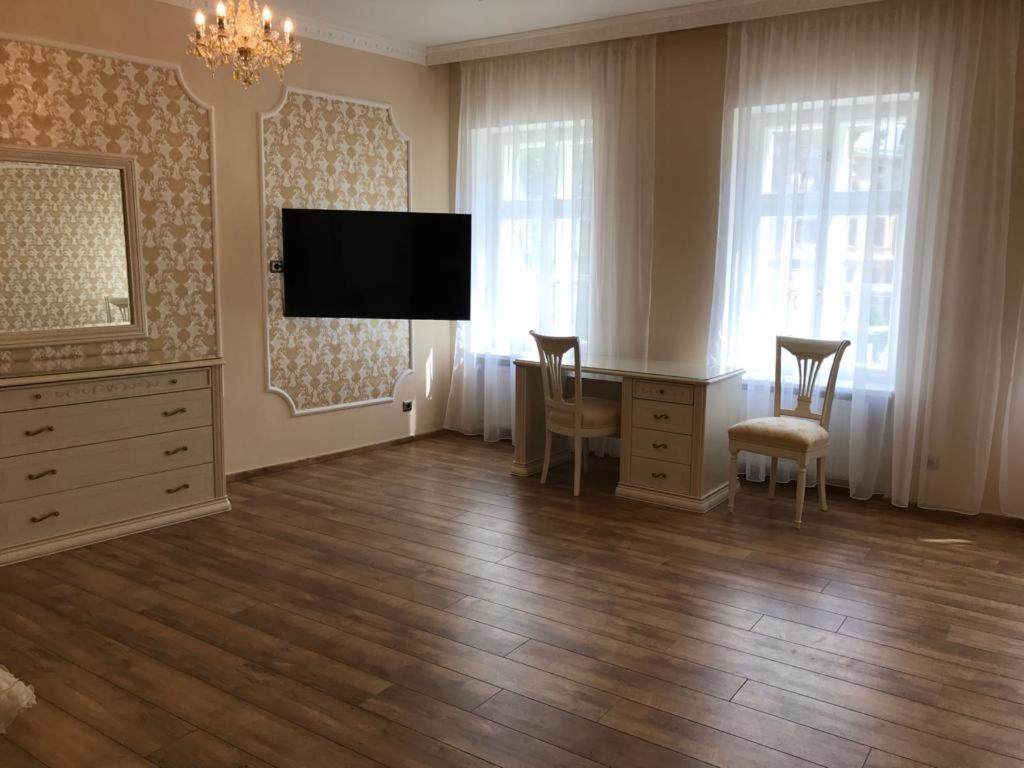 Saint Petersburg 30/48