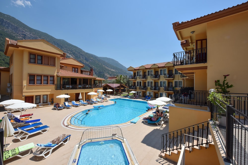 Belcehan Beach Hotel 29/34