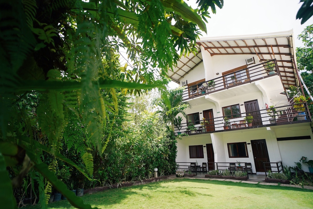 Point 303 Surf Resort 40/50