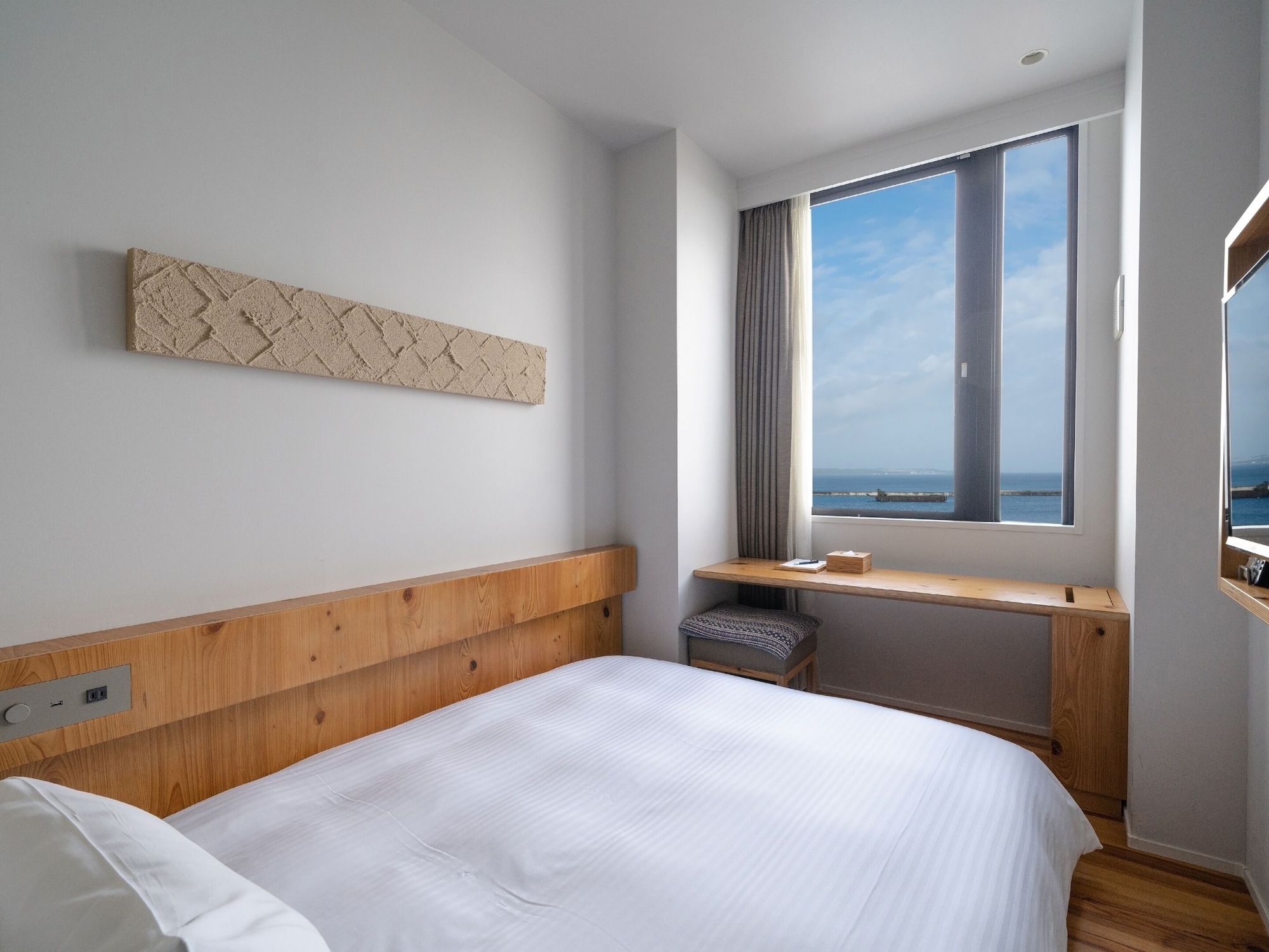 COMPACT, DOUBLE BED