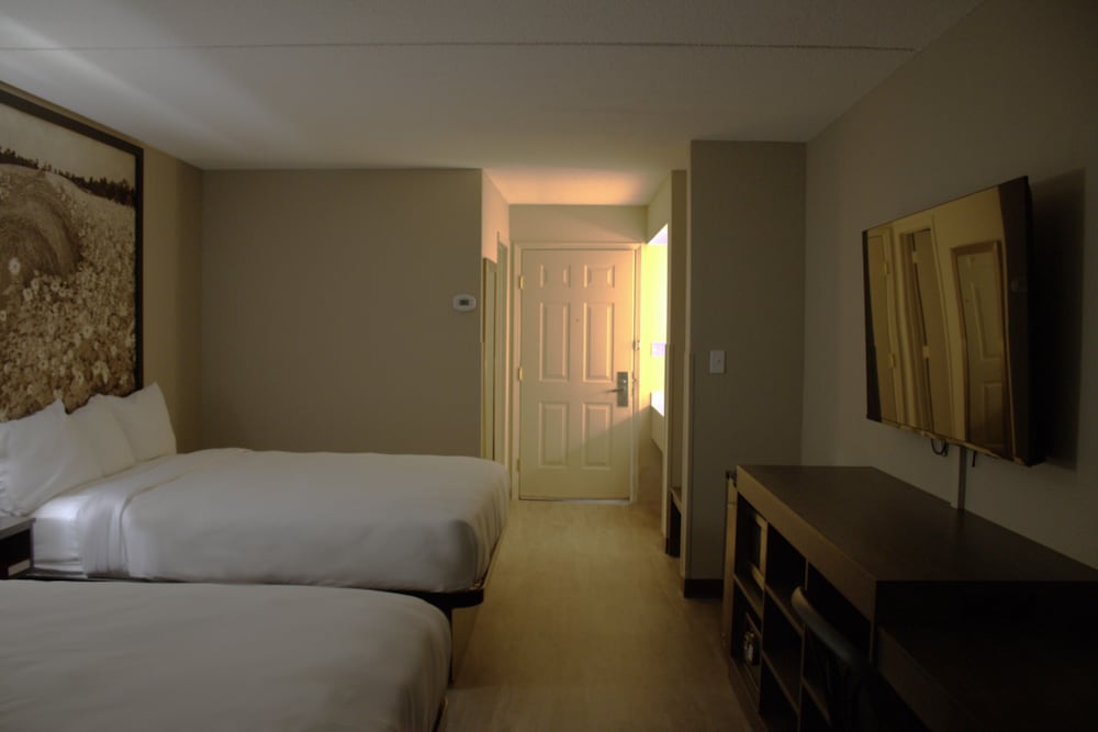 Super 8 by Wyndham Lamar 6/46