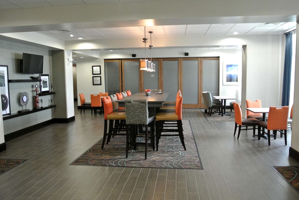 Hampton Inn Carrizo Springs 35/47