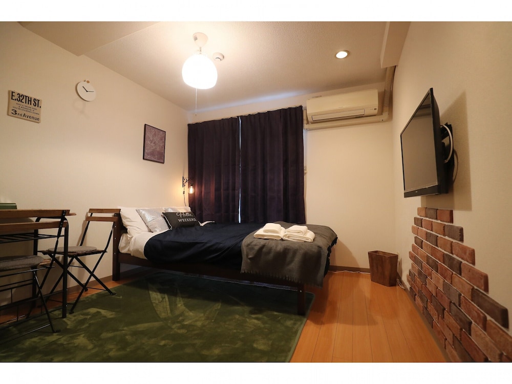 Standard, 2 Futon Beds