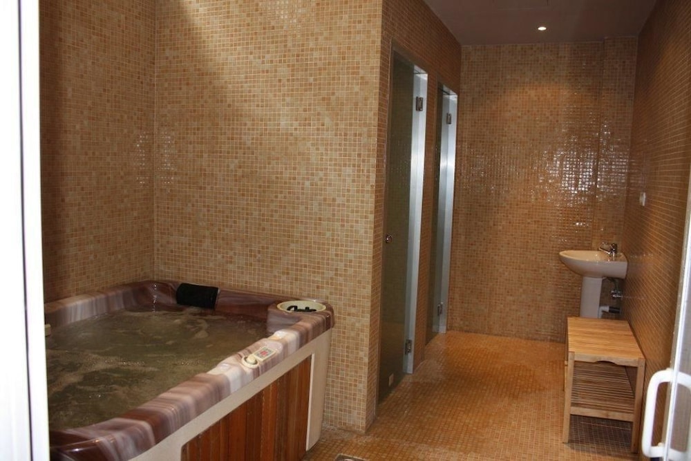 Hotel Dinastia 24/40